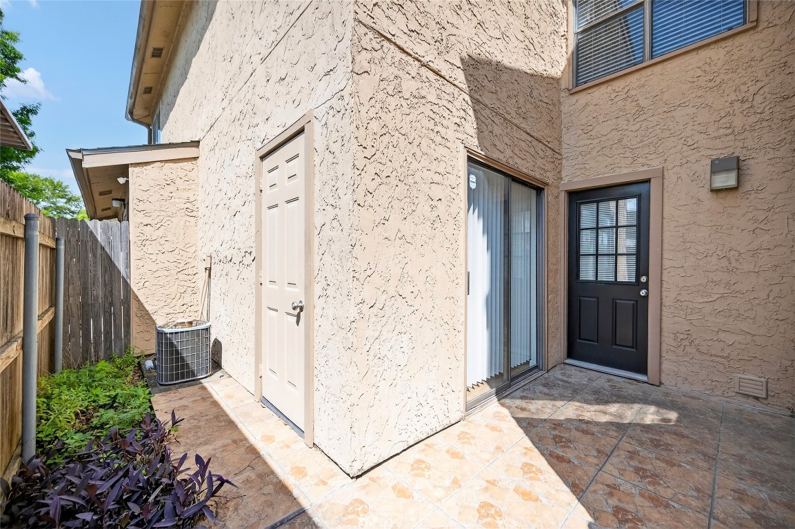 5000 Milwee Street, Unit 61 Houston, TX 77092 - Photo 37 of 42 a view of a brick house with a outdoor space