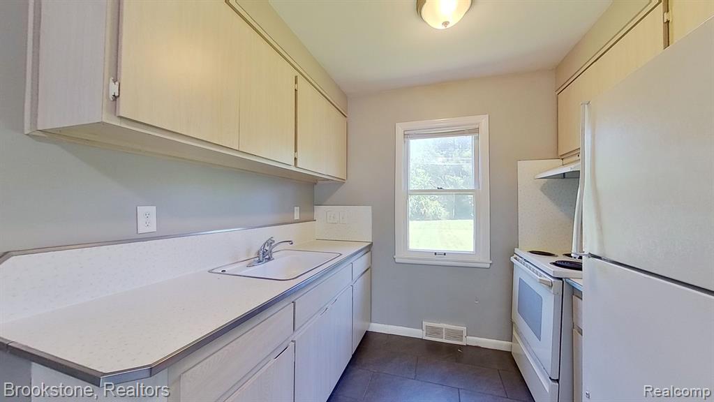 28720 West Seven Mile Road Livonia, MI 48152 - Photo 9 of 26