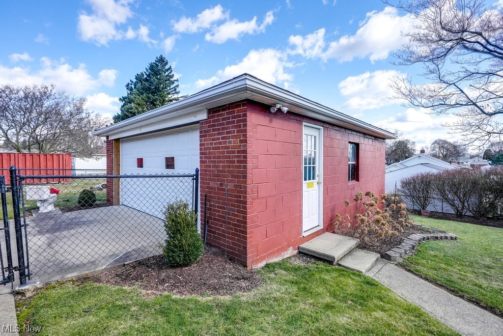 537 Hillman Road Akron, OH 44312 - Photo 4 of 34 Gallery Image 4