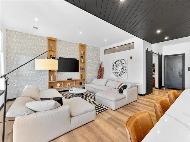 $4,950 | 102 Court Street, Unit 2, Rochester, NY 14604