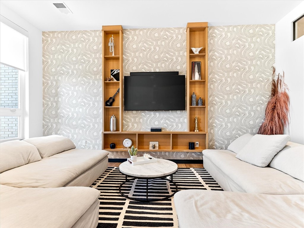 102 Court Street, Unit 2 Rochester, NY 14604 - Photo 7 of 36