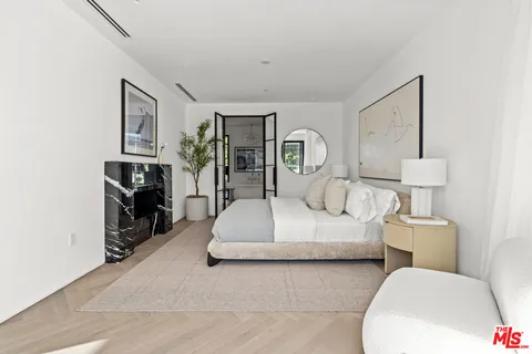 $4,650,000 | 8708 Dorrington Avenue, West Hollywood, CA 90048