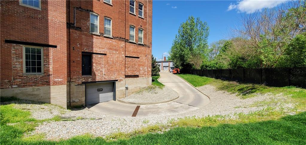 55 South Harding Street, Unit 106 Indianapolis, IN 46222 - Photo 32 of 34