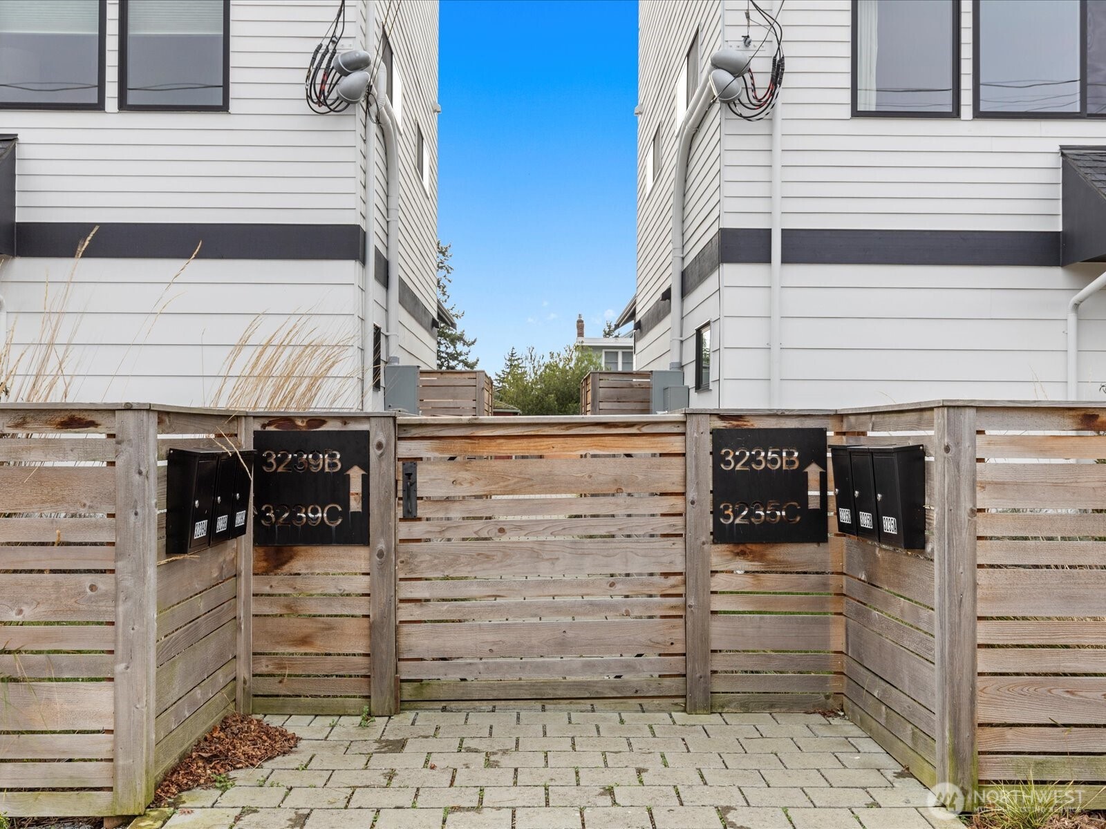 3239 61st Avenue Southwest, Unit B Seattle, WA 98116 - Photo 26 of 31
