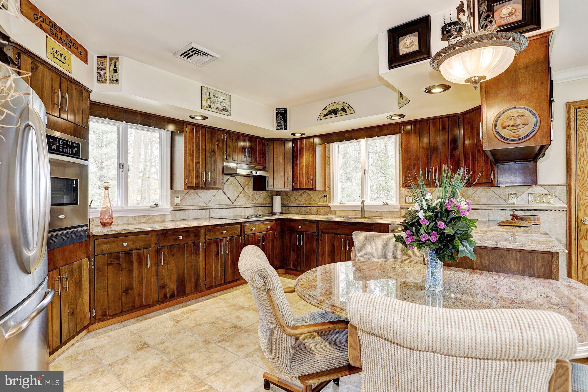 4628 Roundhill Road Ellicott City, MD 21043 - Photo 11 of 34 Eat-in kitchen