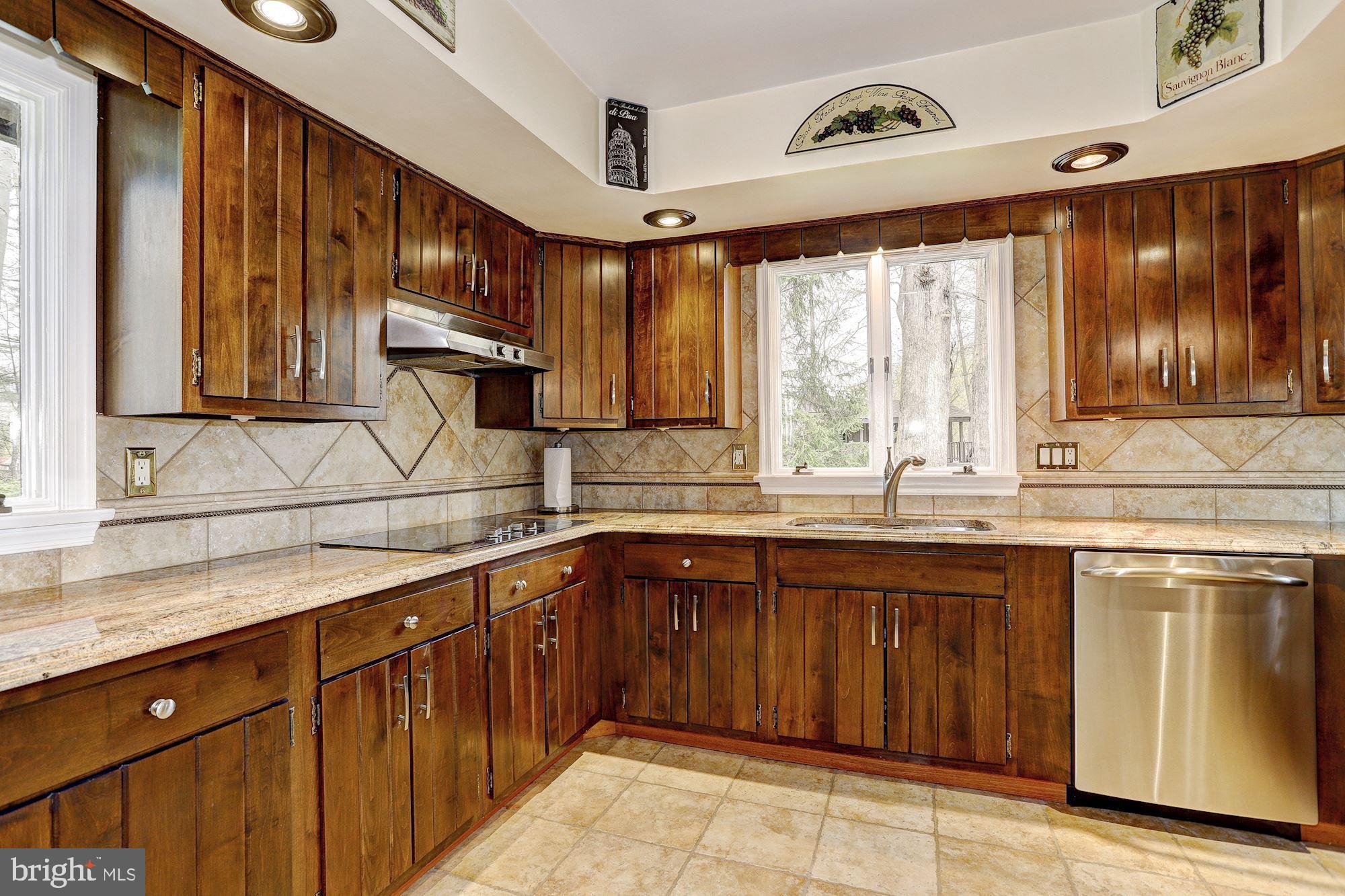 4628 Roundhill Road Ellicott City, MD 21043 - Photo 12 of 34 Kitchen