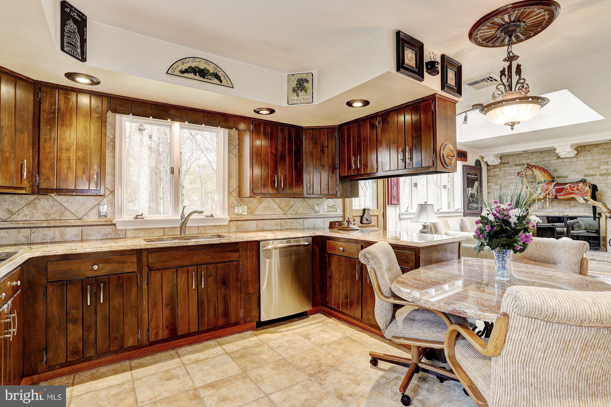 4628 Roundhill Road Ellicott City, MD 21043 - Photo 13 of 34 Eat-in kitchen