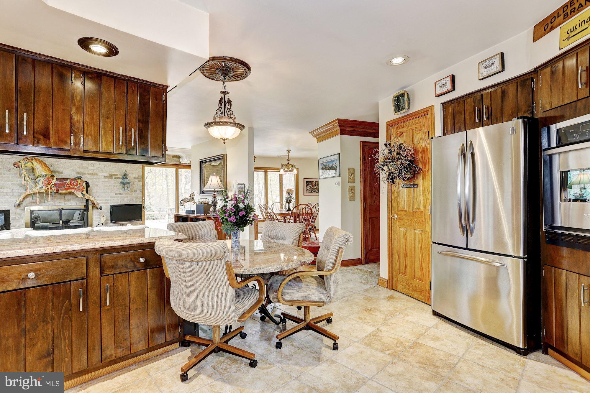 4628 Roundhill Road Ellicott City, MD 21043 - Photo 14 of 34 Eat-in kitchen