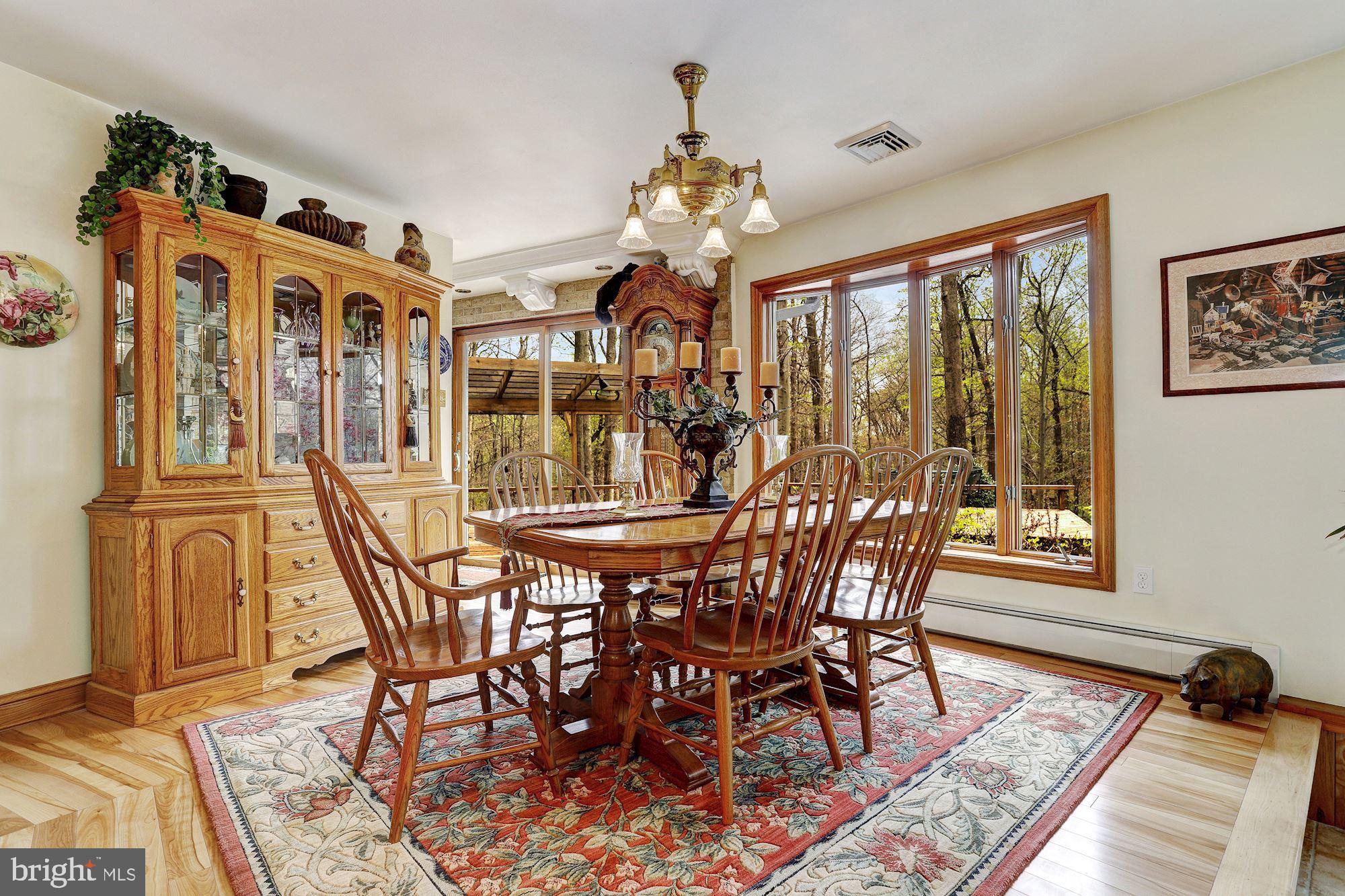 4628 Roundhill Road Ellicott City, MD 21043 - Photo 5 of 34 Dining room