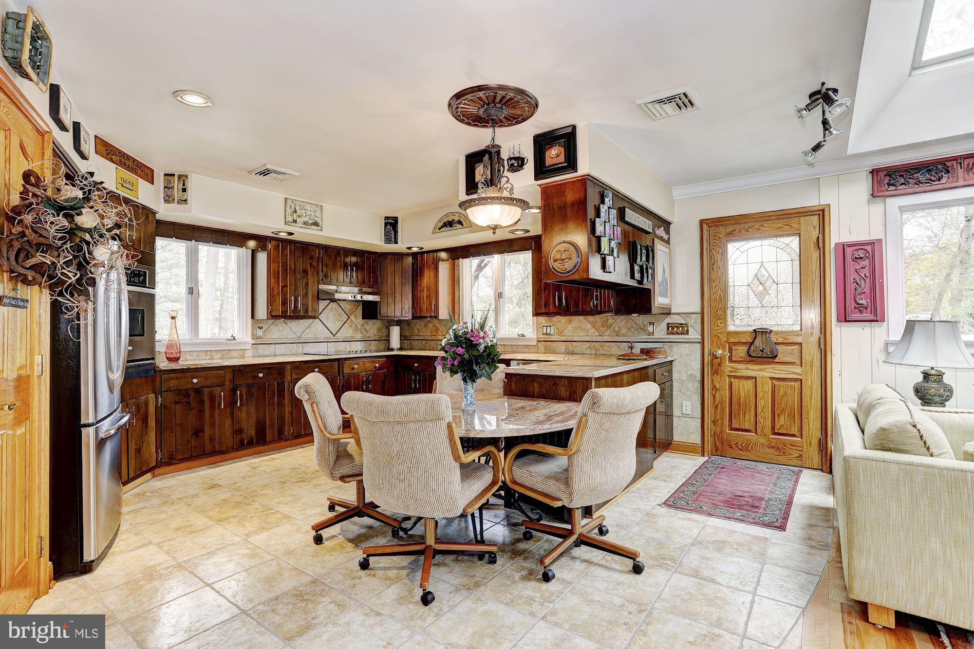 4628 Roundhill Road Ellicott City, MD 21043 - Photo 10 of 34 Eat-in kitchen