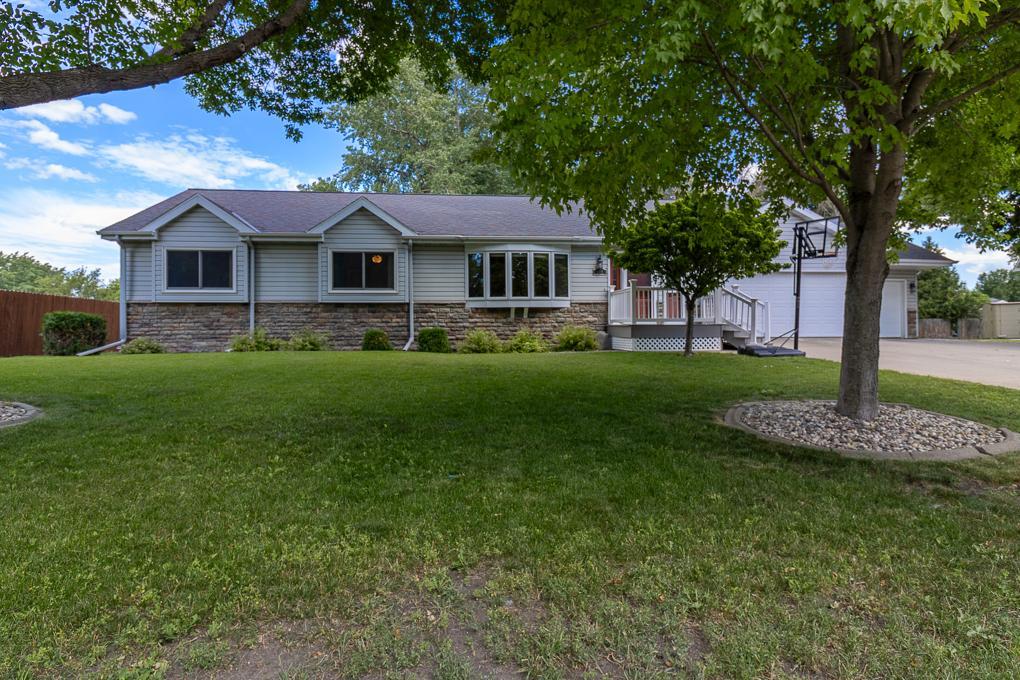 109 Creative Court Mankato, MN 56001 - Photo 2 of 46