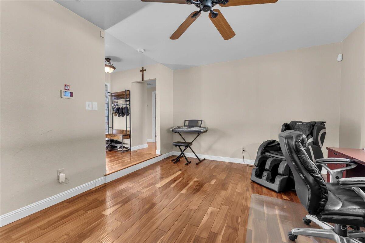3594 Echo Road Redding, CA 96002 - Photo 11 of 62 Living room