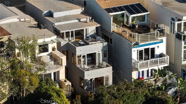 a view of a city that has lots of tall buildings