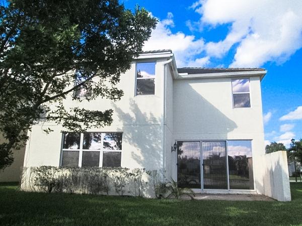 151 Hamilton Terrace Wellington, FL 33414 - Photo 19 of 20 Rear