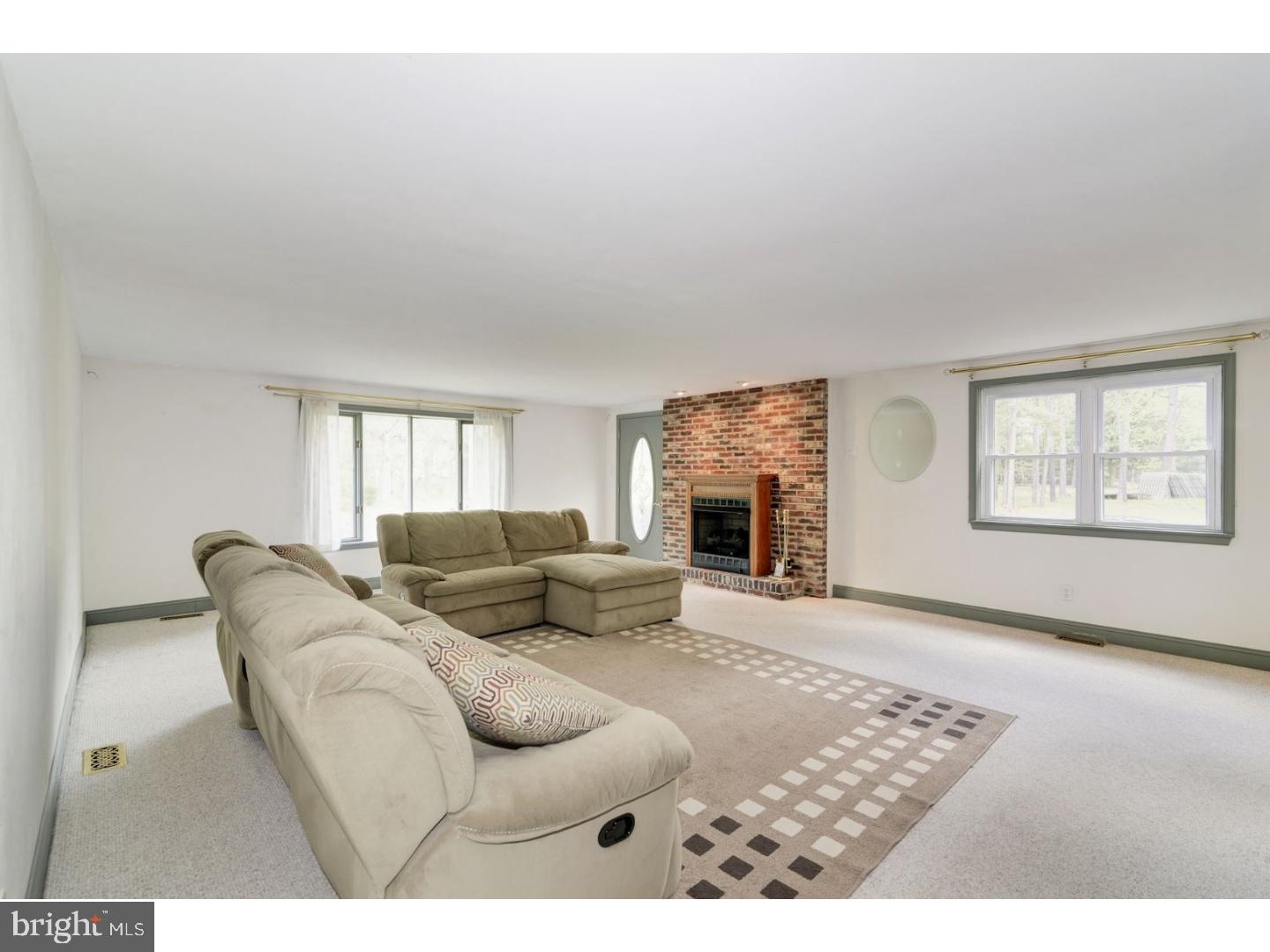 271 Medford Lakes Road Tabernacle, NJ 08055 - Photo 4 of 25 Living Room