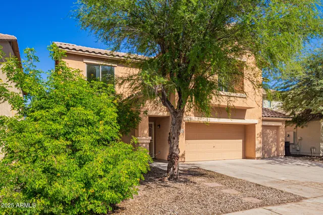 a front view of house with yard