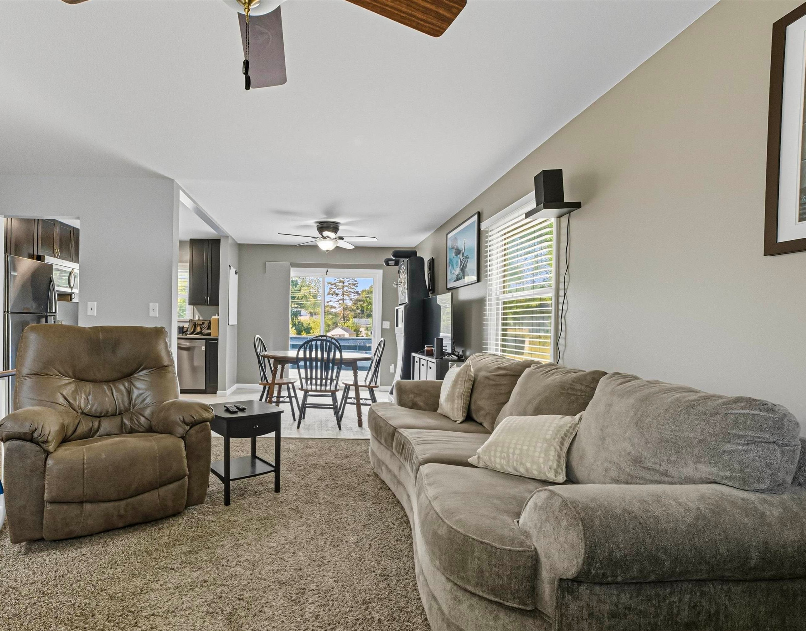 2124 West Middlebury Road Freeport, IL 61032 - Photo 11 of 23 a living room with furniture and a large window