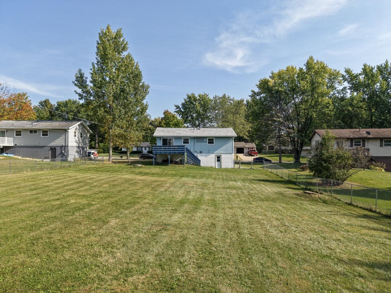 2124 West Middlebury Road Freeport, IL 61032 - Photo 19 of 23 a front view of a house with a garden