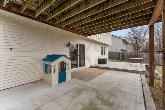 $319,900 | 903 Isanti Parkway Northwest, Isanti, MN 55040