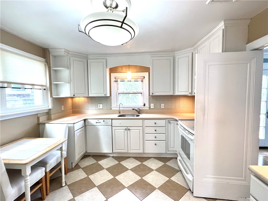12 Ellery Road Newport, RI 02840 - Photo 11 of 21