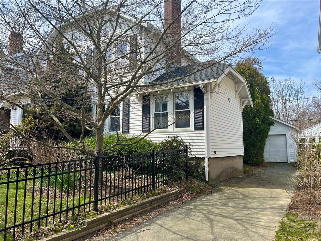 12 Ellery Road Newport, RI 02840 - Photo 2 of 21
