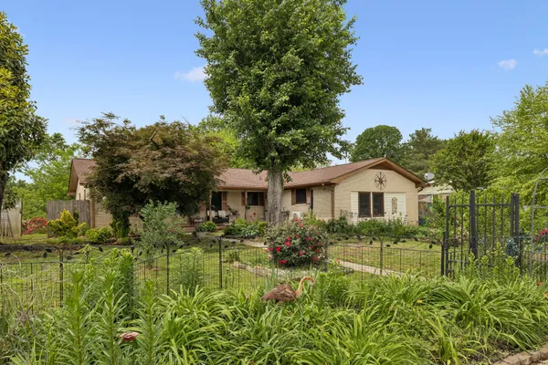 $359,900 | 205 Riverside Drive North, Carthage, TN 37030