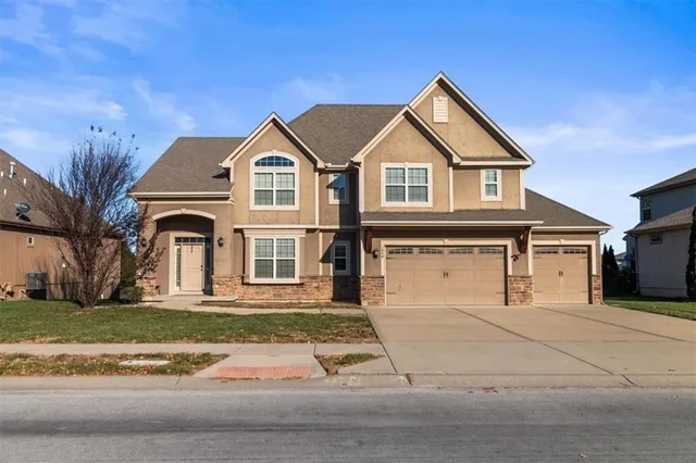 $575,000 | 1854 Northeast Park Ridge Drive, Lee's Summit, MO 64064