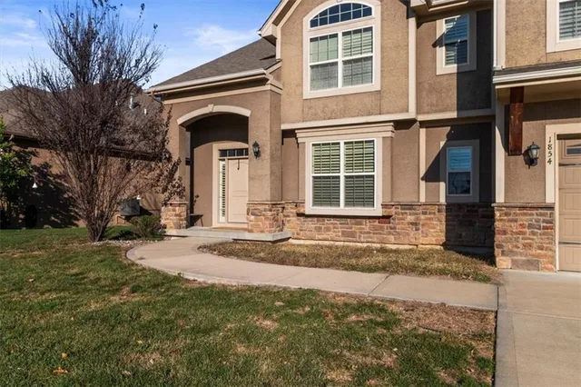 $575,000 | 1854 Northeast Park Ridge Drive, Lee's Summit, MO 64064