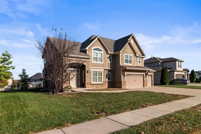 $575,000 | 1854 Northeast Park Ridge Drive, Lee's Summit, MO 64064