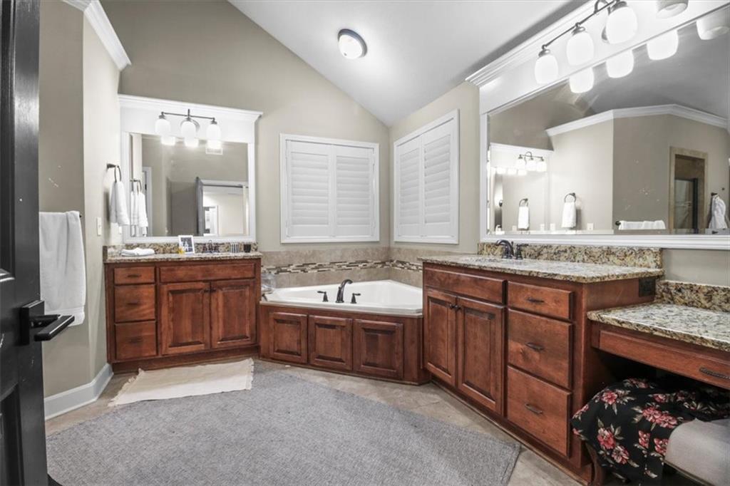 1854 Northeast Park Ridge Drive Lee's Summit, MO 64064 - Photo 9 of 34