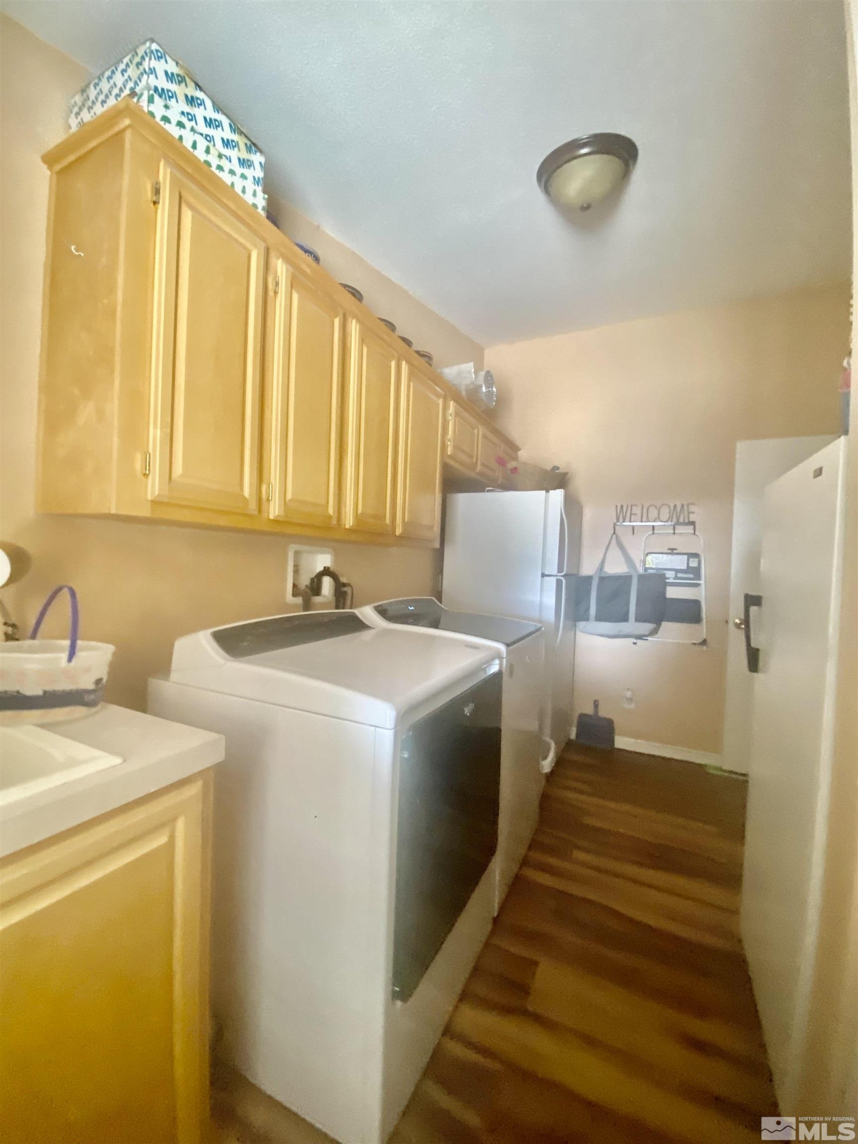 450 Reservoir Road Lovelock, NV 89419 - Photo 17 of 37 a spacious bathroom with a sink and a mirror
