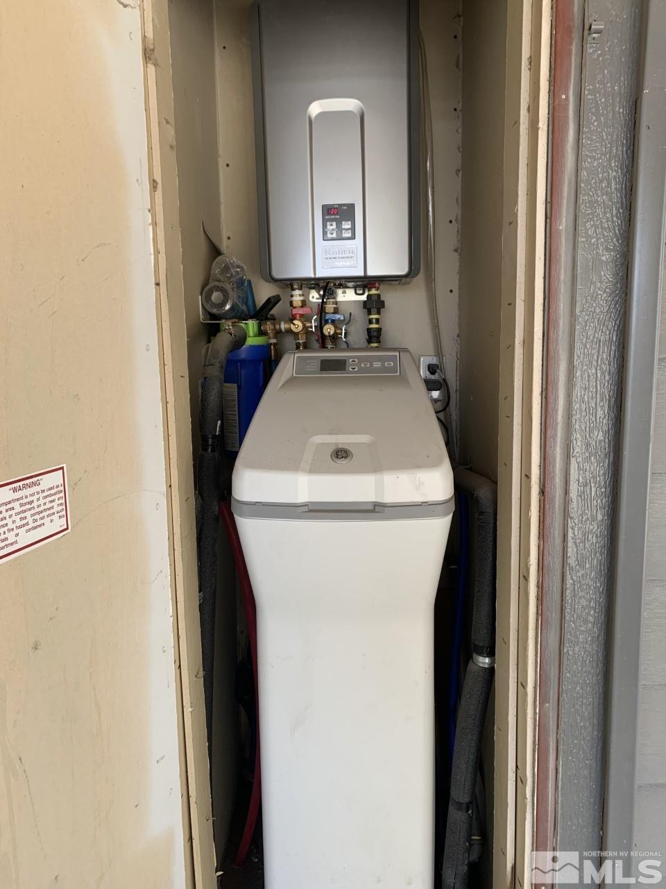 450 Reservoir Road Lovelock, NV 89419 - Photo 33 of 37 a utility room with dryer and washer