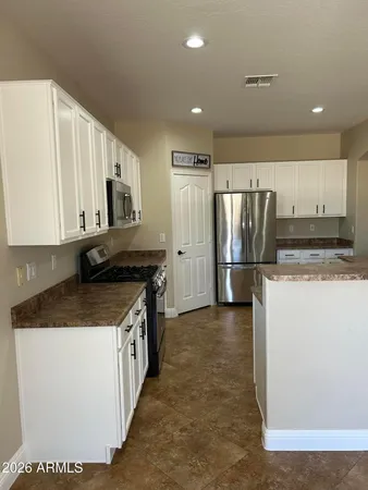 $2,490 | 7024 South Claiborne Avenue, Gilbert, AZ 85298