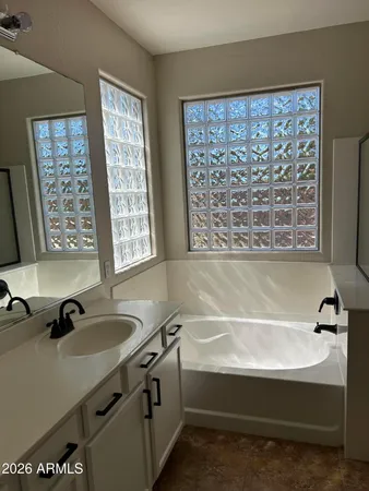 $2,490 | 7024 South Claiborne Avenue, Gilbert, AZ 85298