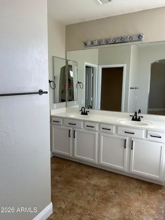 $2,490 | 7024 South Claiborne Avenue, Gilbert, AZ 85298