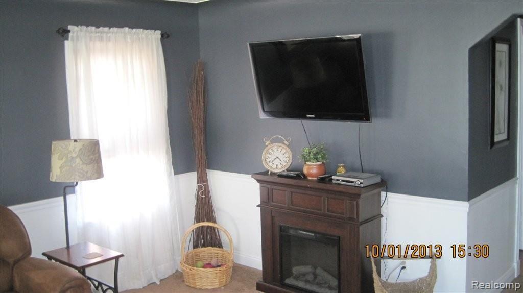 15815 Champaign Road Allen Park, MI 48101 - Photo 4 of 25 004.JPG