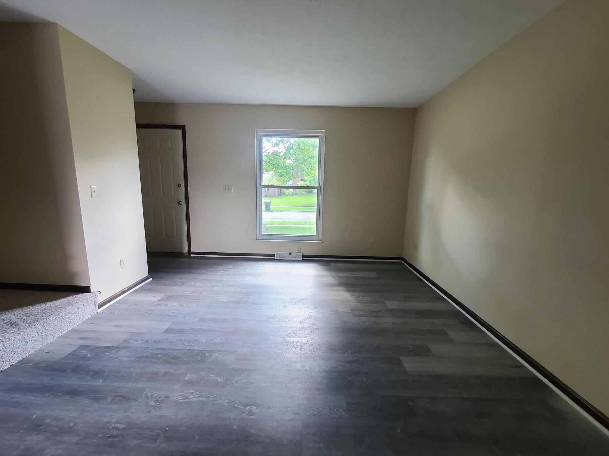 5076 Godown Road, Unit E Columbus, OH 43220 - Photo 3 of 19 20220926_124657