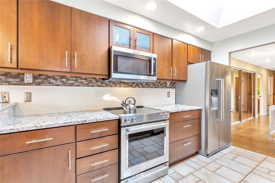 10232 Northeast 198th Street Bothell, WA 98011 - Photo 11 of 25 Gallery Image 11