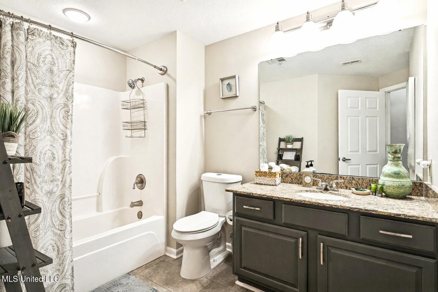 2228 Beach Drive, Unit 604 Gulfport, MS 39507 - Photo 13 of 17 82f2bf9e-183c-40ab-aba4-8f09179887f0