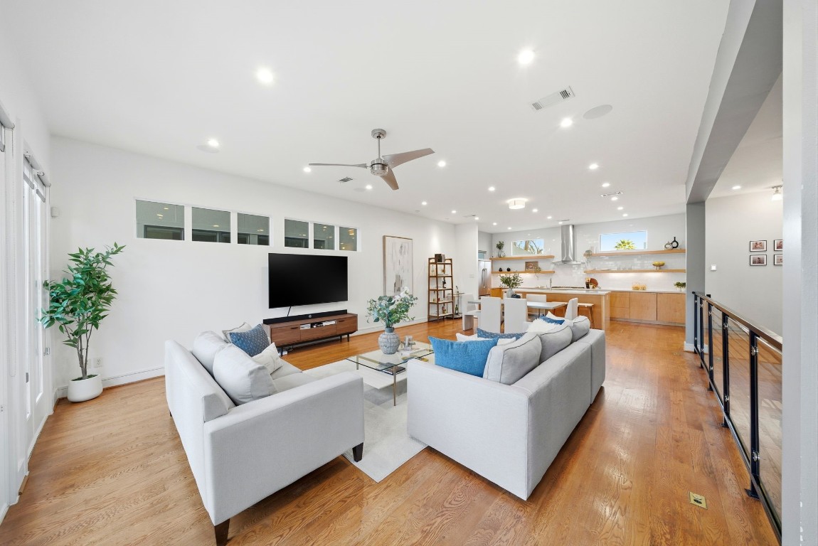 1405 Vermont Street, Unit A Houston, TX 77006 - Photo 2 of 46 a living room with furniture and a flat screen tv