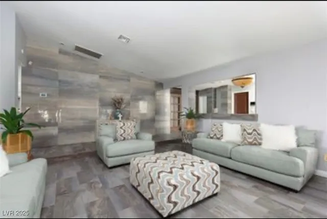 $5,000 | 440 Probst Way, Las Vegas, NV 89110