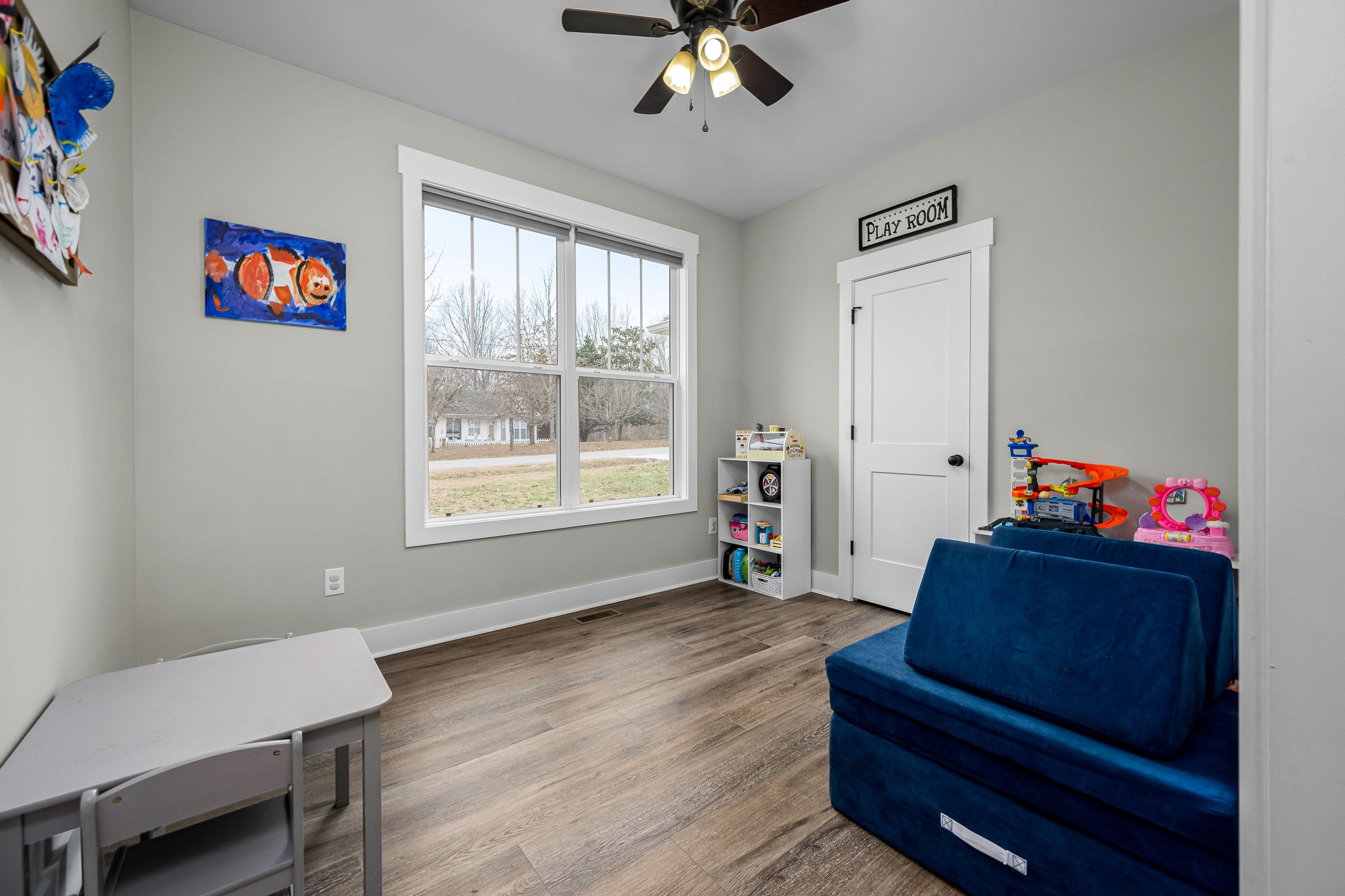 1689 Ridgeview Run Lynchburg, TN 37352 - Photo 37 of 67 a living room with furniture and a window