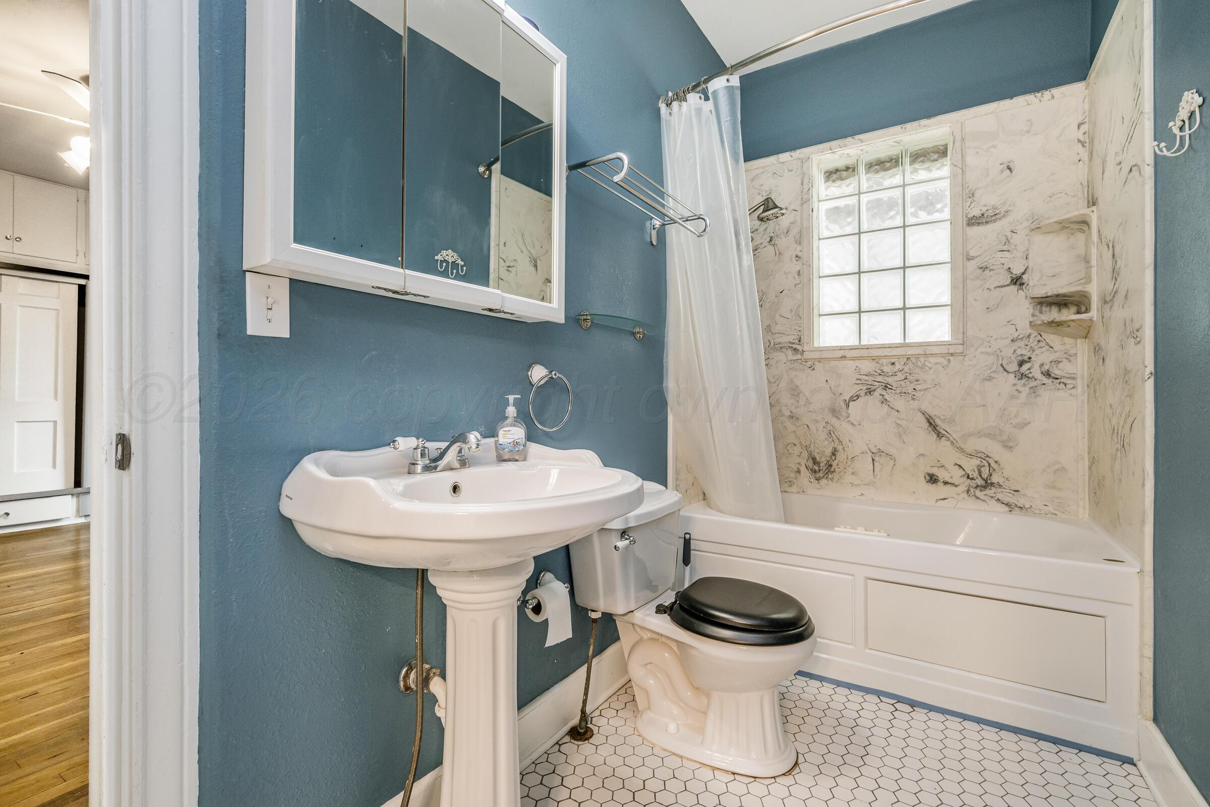 3314 Kingston Road Amarillo, TX 79106 - Photo 22 of 25 Bathroom 2