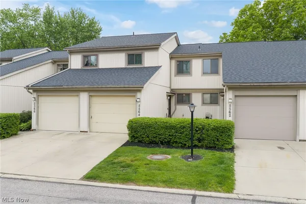 $195,000 | 5564 Storrington Ovl, Parma, OH 44134