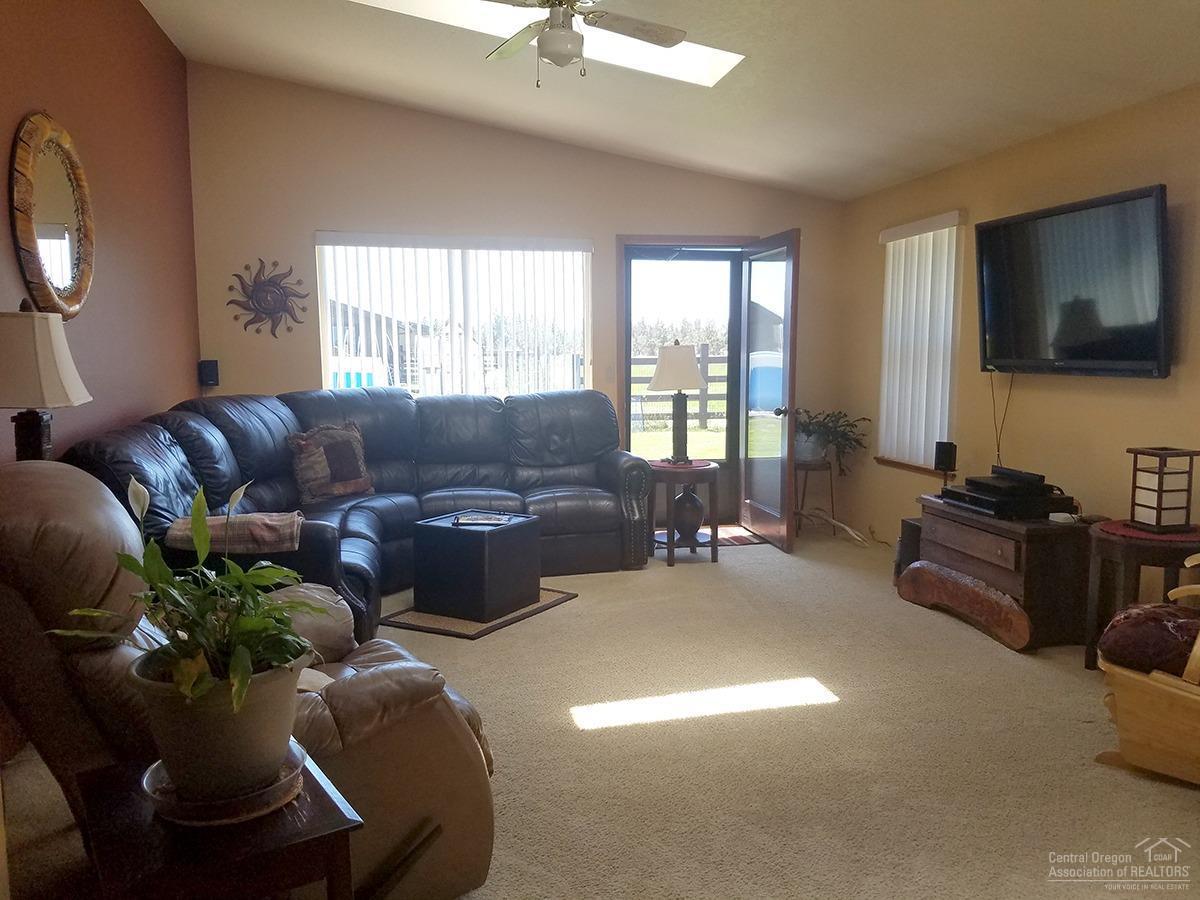 22221 Nelson Road Bend, OR 97701 - Photo 5 of 24 Gallery Image 5
