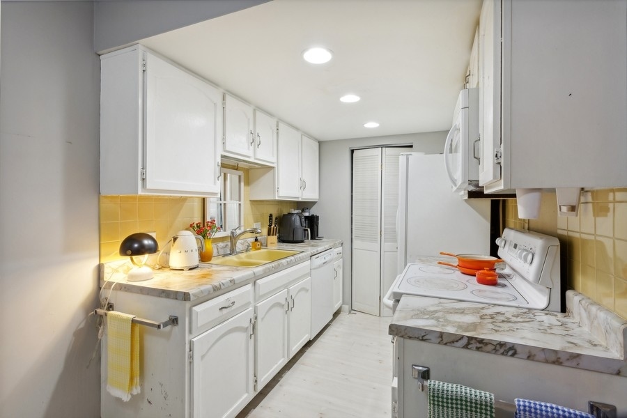 235 Ridge Road, Unit 1J Wilmette, IL 60091 - Photo 12 of 24 Gallery Image 12