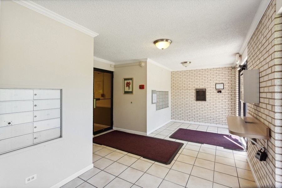 235 Ridge Road, Unit 1J Wilmette, IL 60091 - Photo 3 of 24 Gallery Image 3