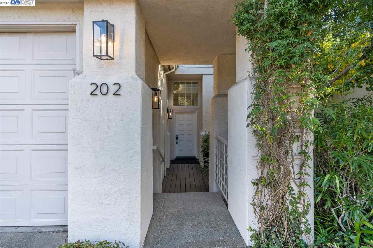 202 Lakeridge Way San Ramon, CA 94582 - Photo 4 of 40