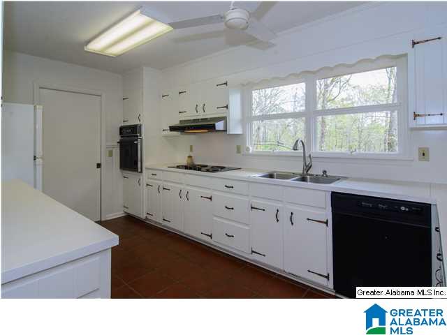 3737 Forest Run Road Birmingham, AL 35223 - Photo 8 of 32