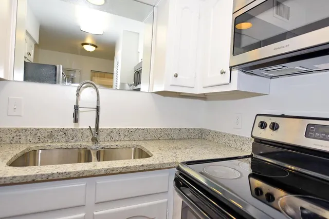 $1,395 | 4818 Cole Avenue, Unit 102, Dallas, TX 75205